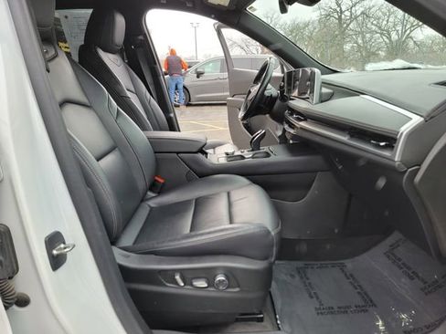 Used 2024 Cadillac XT4 Premium Luxury image 25