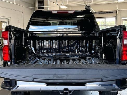 Used 2023 Chevrolet Silverado 1500 LT AWD/4WD image 27