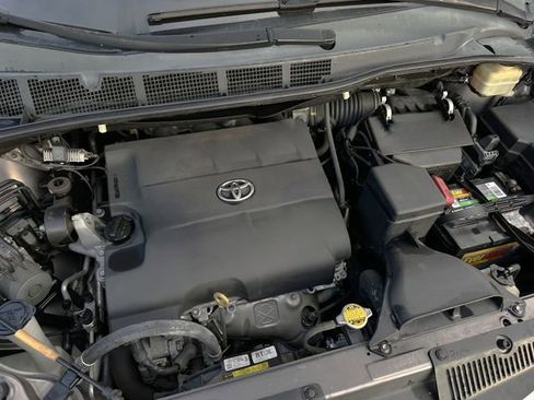 Used 2015 Toyota Sienna XLE image 40