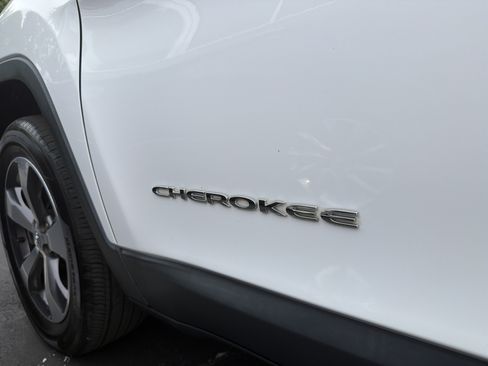 Used 2020 Jeep Cherokee Limited AWD/4WD image 33