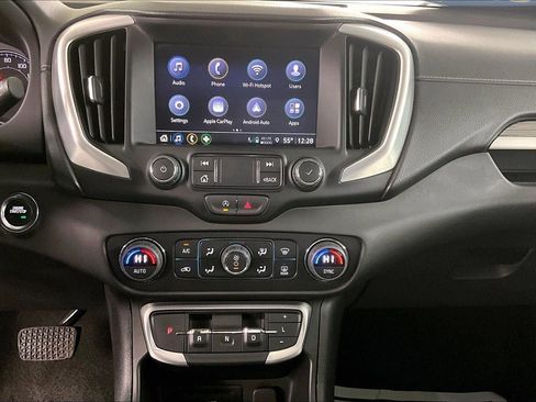 Used 2024 GMC Terrain SLT image 15