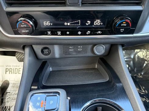 Used 2024 Nissan Rogue SV image 24