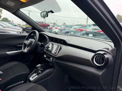 Used 2019 Nissan Kicks SV FWD image 17