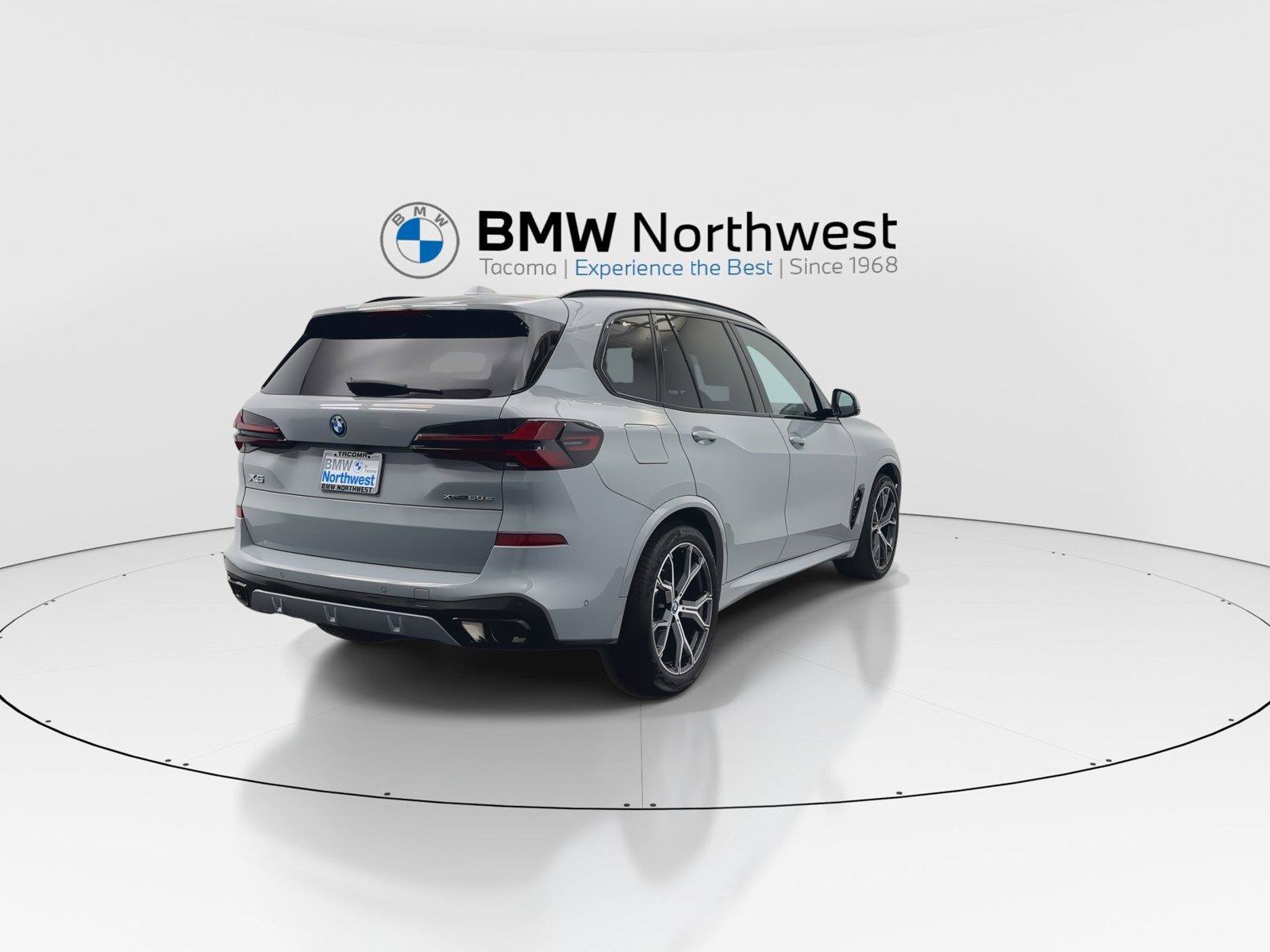 Used 2024 BMW X5 xDrive50e w/ M Sport Package AWD/4WD image 3