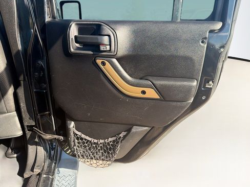 Used 2014 Jeep Wrangler Unlimited Sahara AWD/4WD image 27