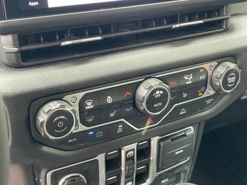 Used 2024 Jeep Wrangler Unlimited AWD/4WD image 23