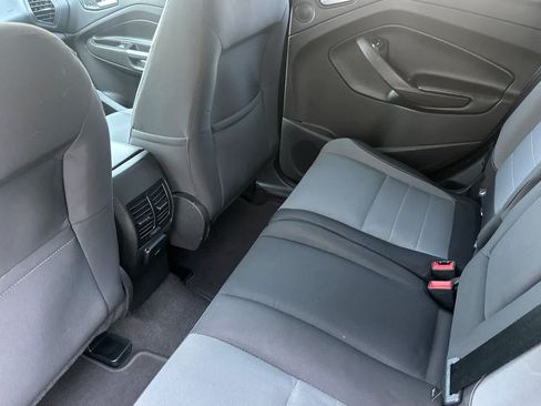 Used 2016 Ford Escape SE w/ Equipment Group 201A FWD image 4