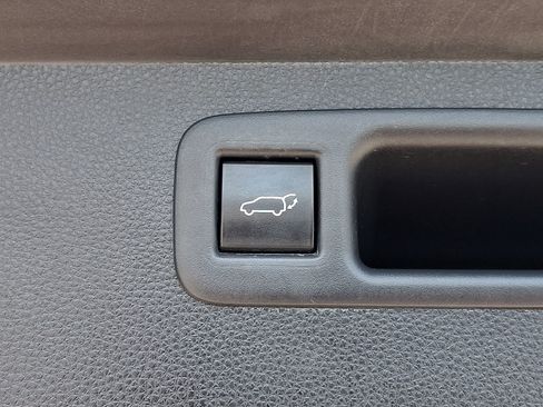 Used 2020 Toyota Highlander LE AWD/4WD image 33