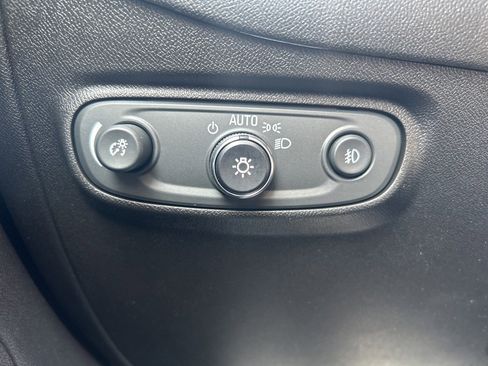 Used 2020 Chevrolet Equinox LT w/ Driver Convenience Package image 19