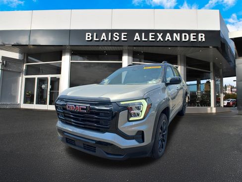Used 2025 GMC Terrain Elevation w/ Elevation Premium Package AWD/4WD image 9