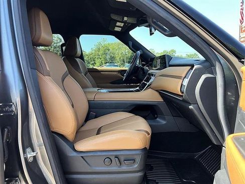 Used 2025 Nissan Armada SL w/ Captain's Chari Seat Package RWD image 17