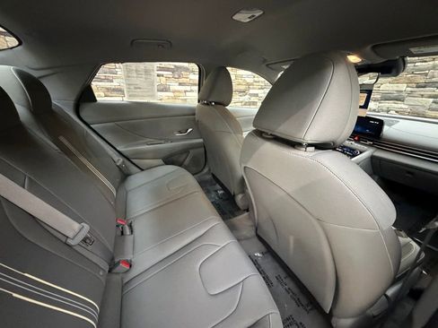 Used 2023 Hyundai Elantra SEL w/ Convenience Package image 28