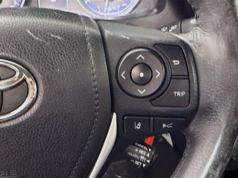 Used 2018 Toyota Corolla SE FWD image 15