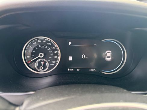 Used 2025 Genesis G70 2.5T AWD/4WD image 13