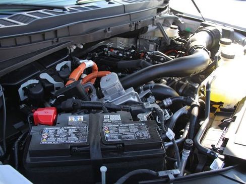 Used 2025 Ford F150 Platinum image 17