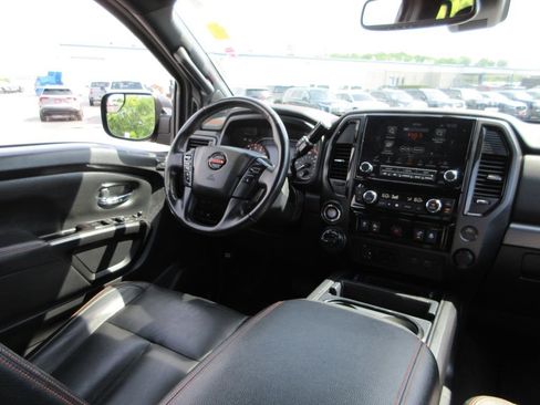Used 2021 Nissan Titan PRO-4X w/ Pro-4x Convenience Package AWD/4WD image 27