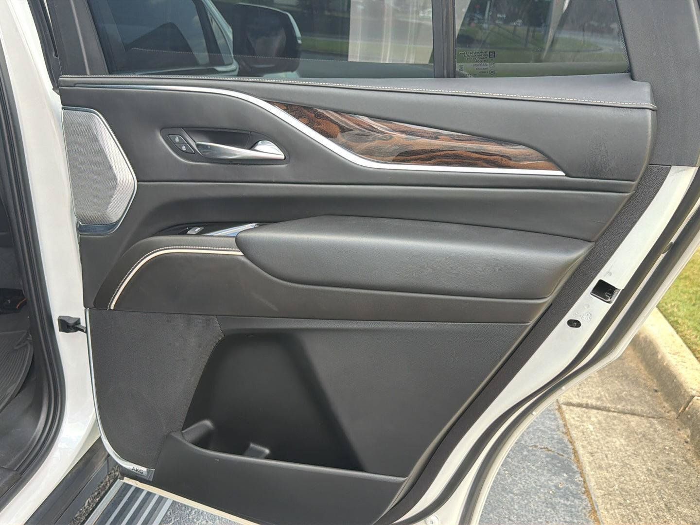 Used 2021 Cadillac Escalade Premium Luxury Platinum RWD image 18