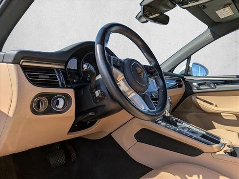 Used 2021 Porsche Macan image 10