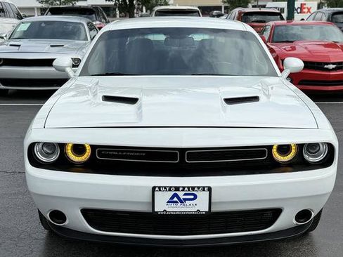 Used 2018 Dodge Challenger SXT RWD image 2
