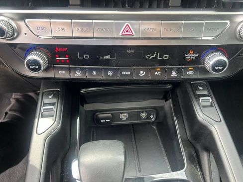 Certified 2024 Kia Telluride S w/ S Sunroof Package AWD/4WD image 19