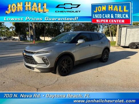 Used 2023 Chevrolet Blazer LT image 2