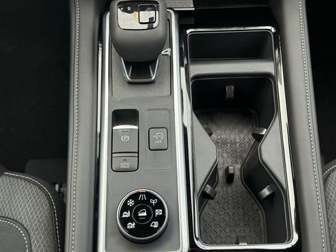 Used 2024 Nissan Pathfinder SV image 27