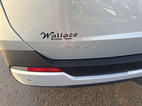 New 2026 Kia Carnival EX image 7