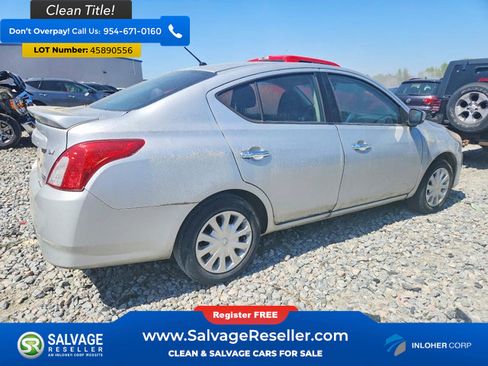 Used 2015 Nissan Versa SV FWD image 4
