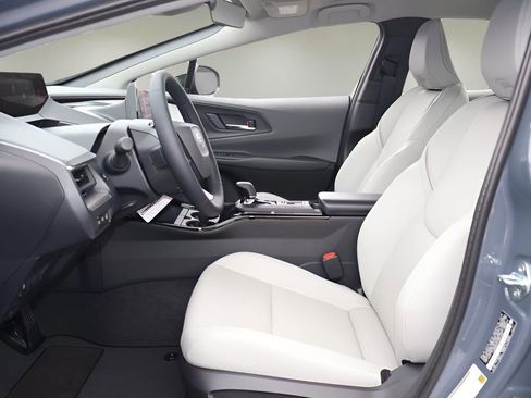 New 2026 Toyota Prius XLE FWD image 12
