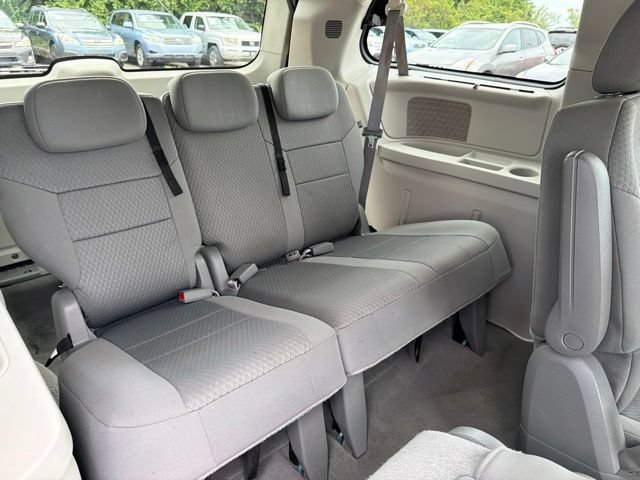 Used 2009 Chrysler Town & Country Touring w/ Entertainment Group #2 FWD image 25