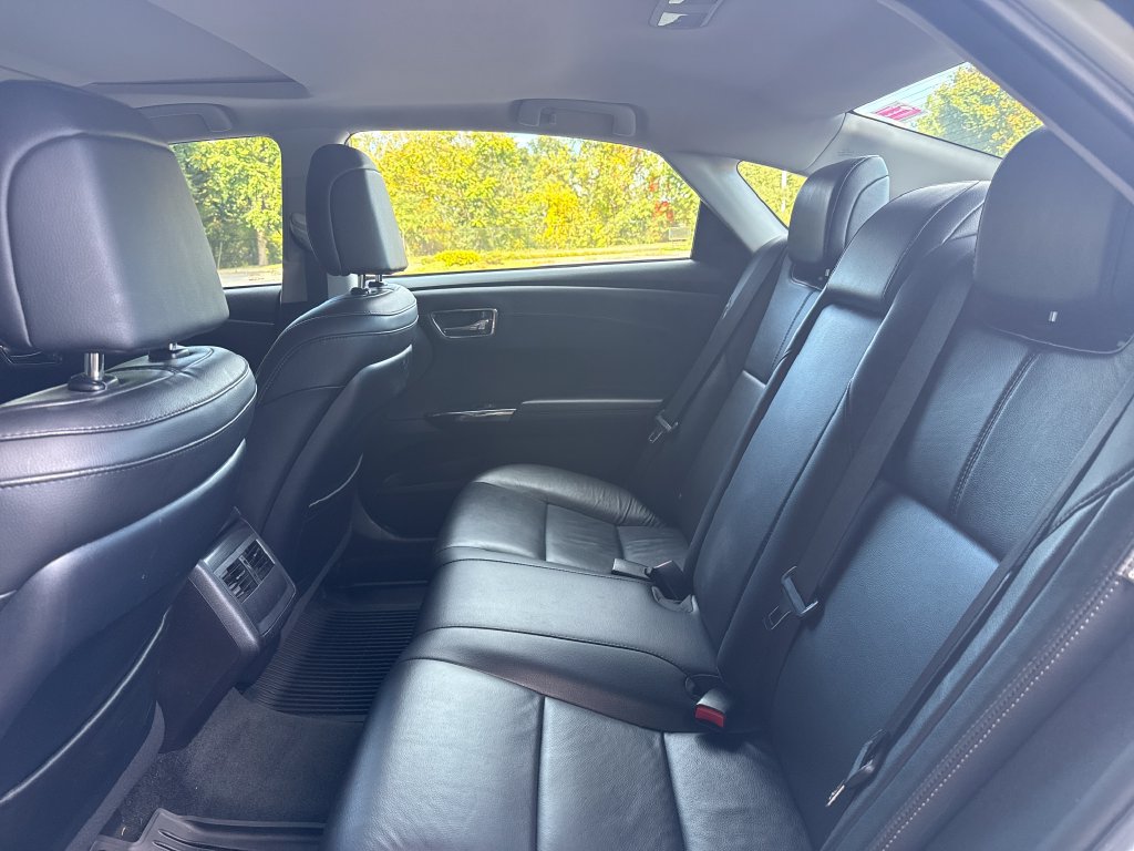 Used 2017 Toyota Avalon Touring w/ Carpet Mat Package FWD image 12