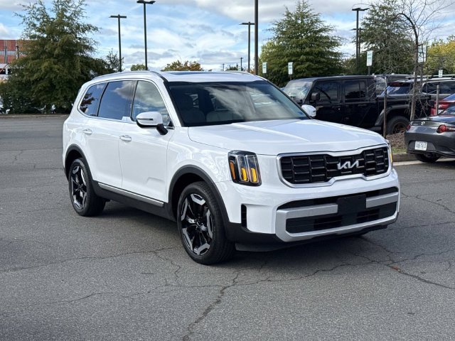 Used 2024 Kia Telluride S w/ S Sunroof Package AWD/4WD image 1