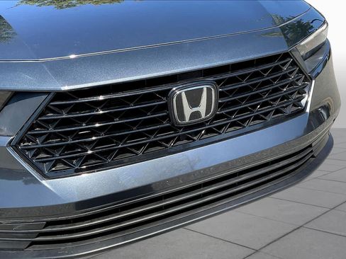 Used 2025 Honda Accord SE image 30