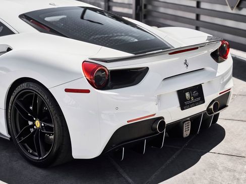 Used 2017 Ferrari 488 GTB RWD image 15