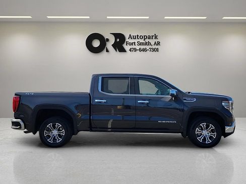 Used 2025 GMC Sierra 1500 SLT AWD/4WD image 6