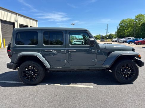 Used 2025 Jeep Wrangler Unlimited Sahara w/ Safety Group AWD/4WD image 5
