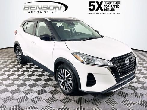 Used 2023 Nissan Kicks SV image 1