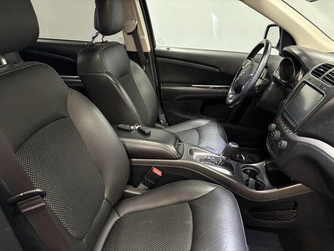 Used 2019 Dodge Journey Crossroad w/ Nav & Sun Group image 28