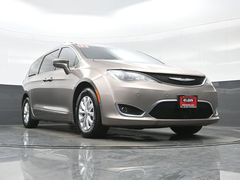 Used 2018 Chrysler Pacifica Touring-L Plus w/ Advanced Safetytec Group FWD image 27
