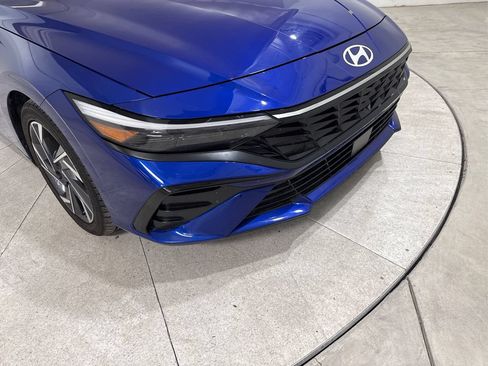Used 2025 Hyundai Elantra SEL FWD image 11