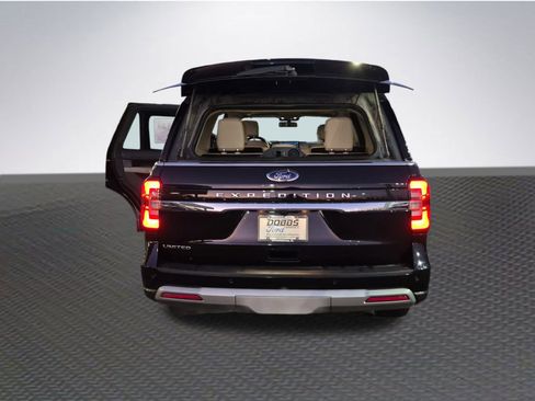Used 2022 Ford Expedition Limited image 17