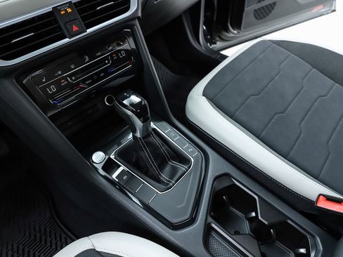 New 2026 Volkswagen Taos SE FWD image 61