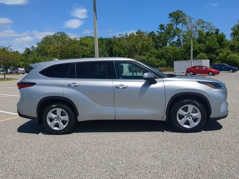 Used 2021 Toyota Highlander L image 3
