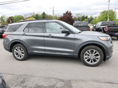 Used 2023 Ford Explorer XLT w/ Equipment Group 202A AWD/4WD image 8