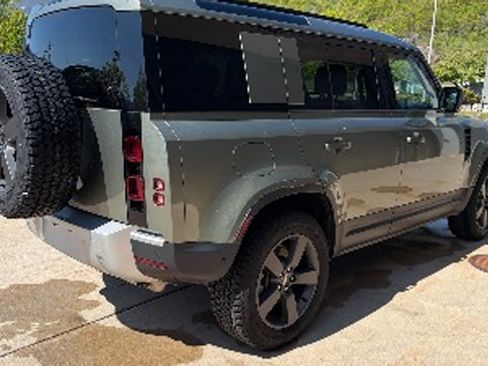 Used 2025 Land Rover Defender 110 S AWD/4WD image 3