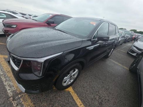 Used 2026 Kia Sorento LX FWD image 2