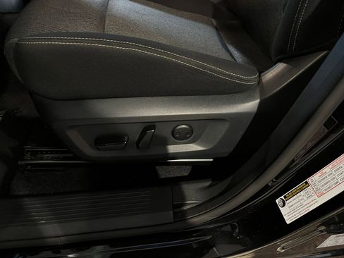 Used 2025 Nissan Rogue SV image 22