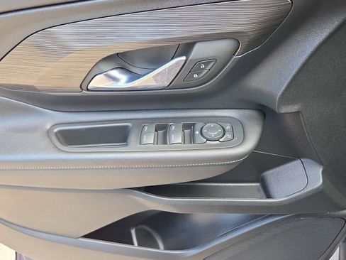 Used 2023 GMC Terrain SLE image 12