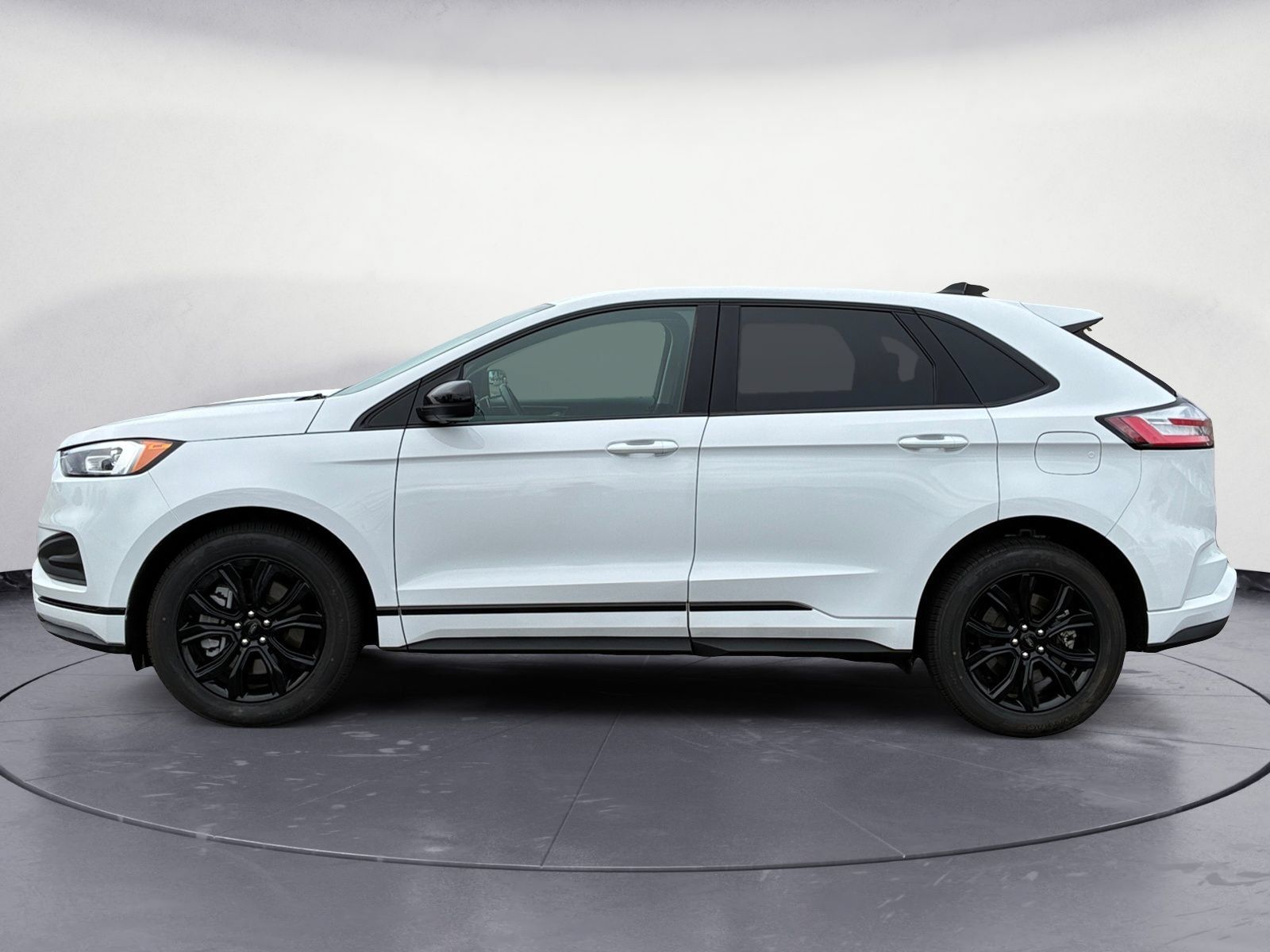 Used 2024 Ford Edge SE w/ Black Appearance Package AWD/4WD image 3