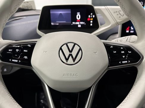 Used 2023 Volkswagen ID.4 Pro S Plus image 17